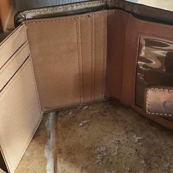 Fossil gold colored genuine leather wallet - Picture 9 of 12